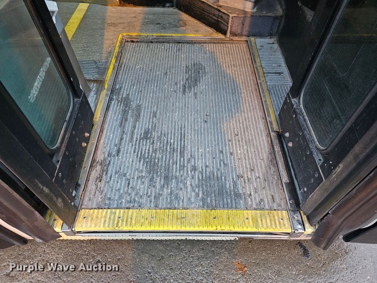 image for item DO4210 2006 Gillig G29B102N4  transit bus