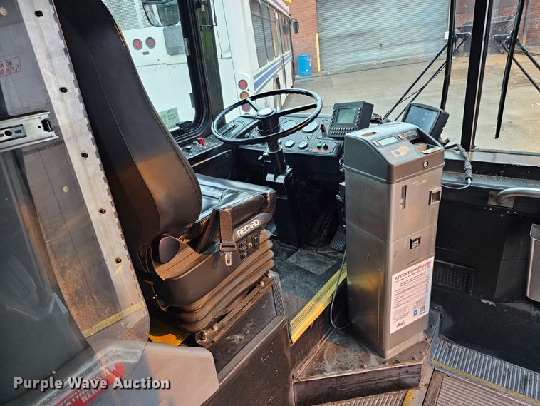 image for item DO4210 2006 Gillig G29B102N4  transit bus