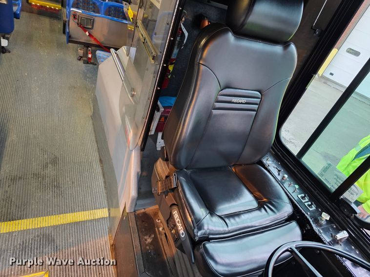 image for item DO4210 2006 Gillig G29B102N4  transit bus