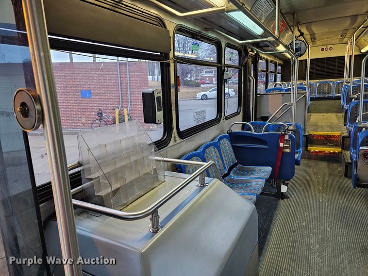 image for item DO4210 2006 Gillig G29B102N4  transit bus