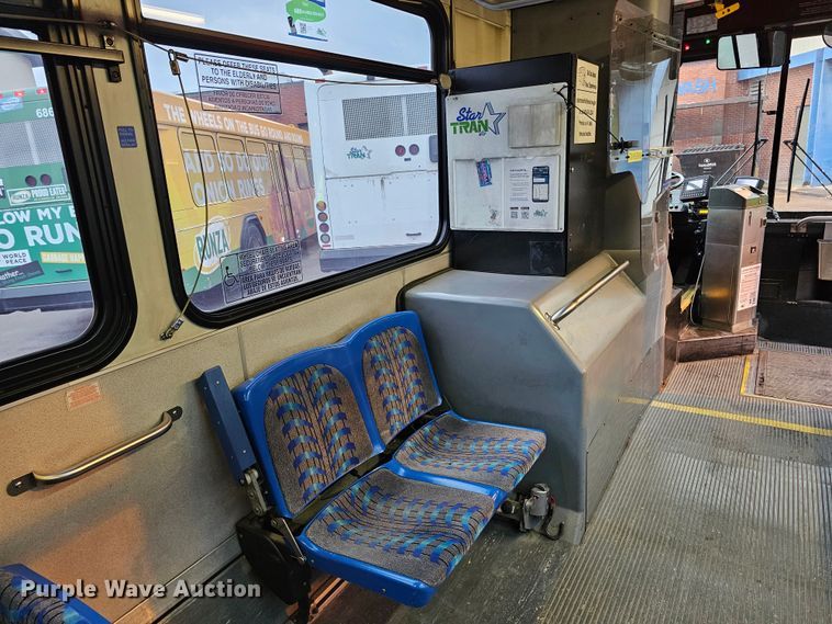 image for item DO4210 2006 Gillig G29B102N4  transit bus