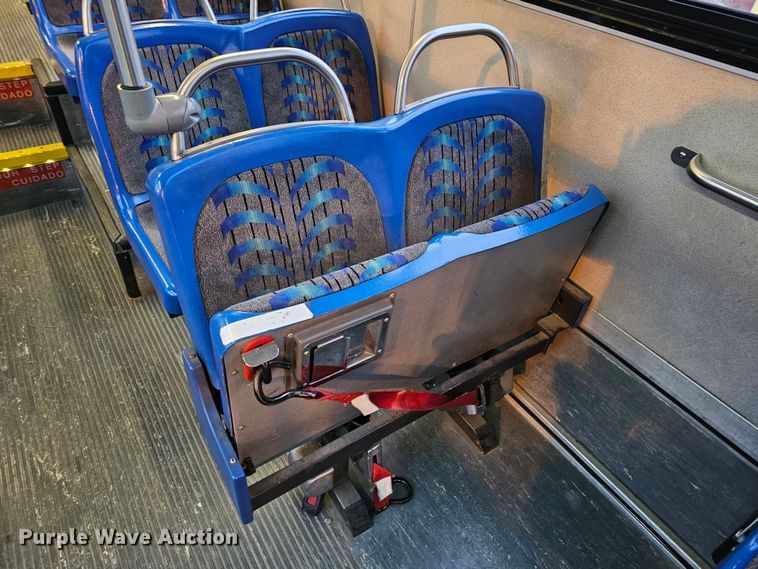 image for item DO4210 2006 Gillig G29B102N4  transit bus