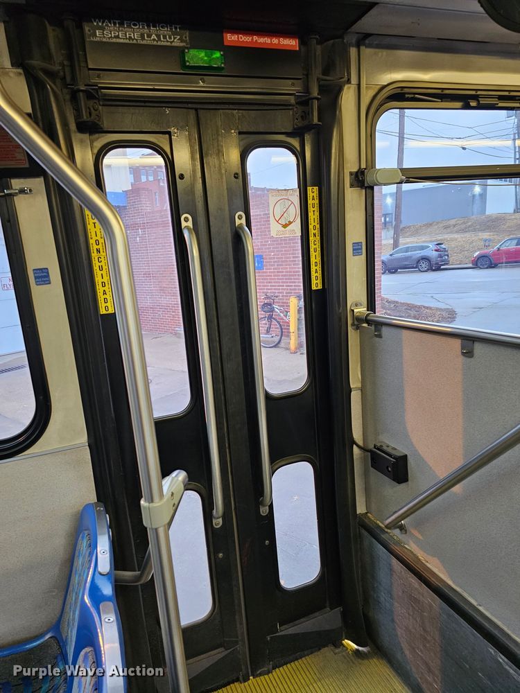 image for item DO4210 2006 Gillig G29B102N4  transit bus