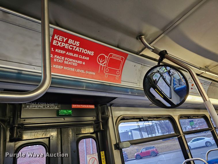 image for item DO4210 2006 Gillig G29B102N4  transit bus