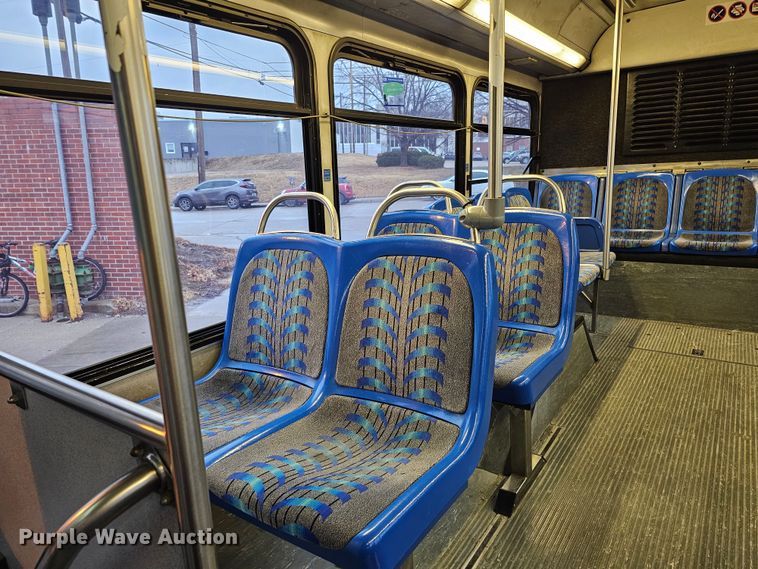 image for item DO4210 2006 Gillig G29B102N4  transit bus