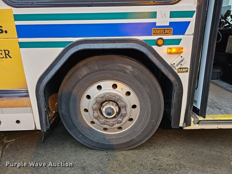 image for item DO4210 2006 Gillig G29B102N4  transit bus