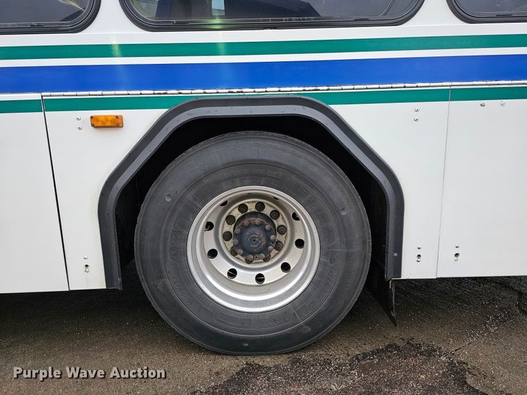 image for item DO4210 2006 Gillig G29B102N4  transit bus