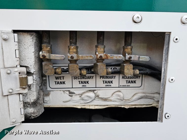 image for item DO4211 2006 Gillig G29B102N4  transit bus