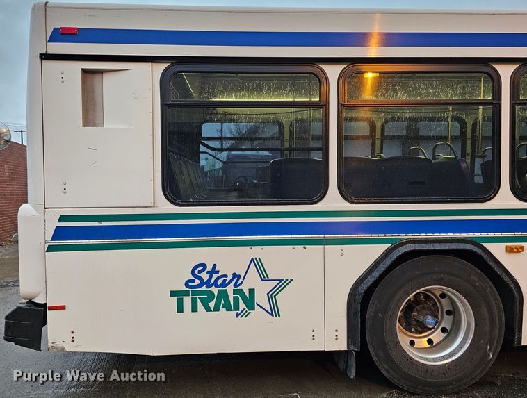 image for item DO4211 2006 Gillig G29B102N4  transit bus