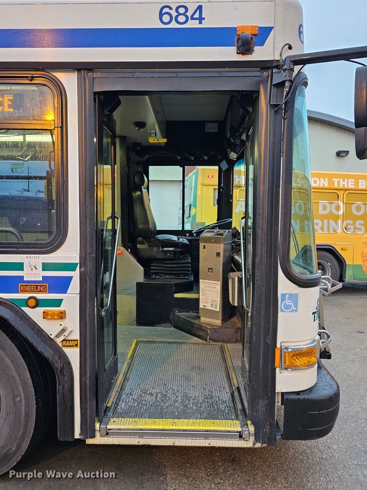 image for item DO4211 2006 Gillig G29B102N4  transit bus