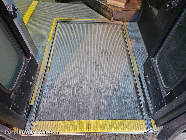 image for item DO4211 2006 Gillig G29B102N4  transit bus