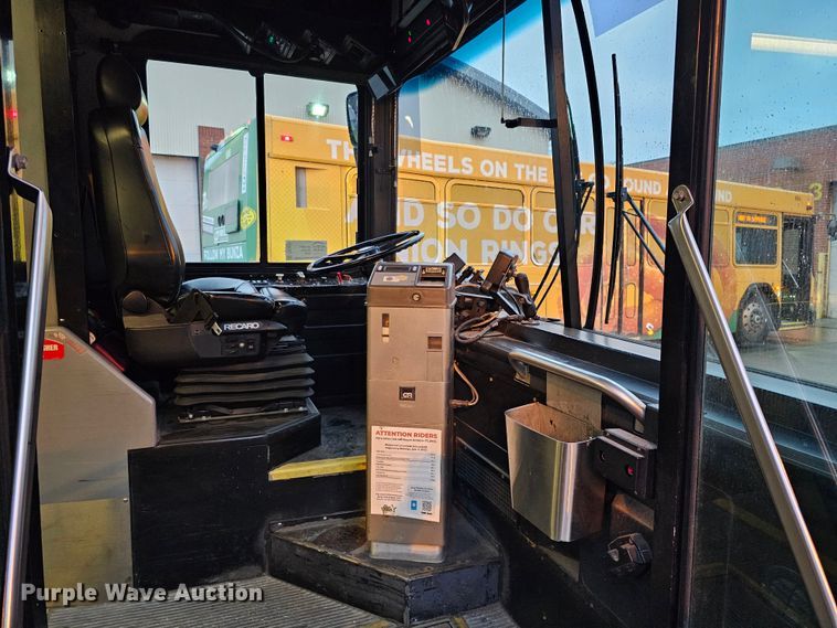 image for item DO4211 2006 Gillig G29B102N4  transit bus