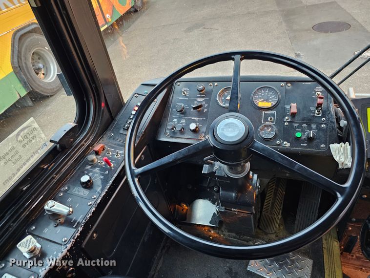 image for item DO4211 2006 Gillig G29B102N4  transit bus