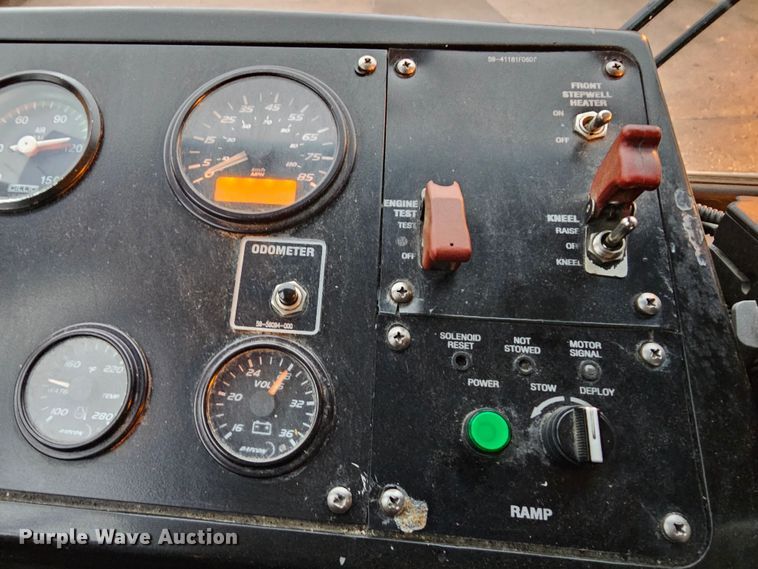 image for item DO4211 2006 Gillig G29B102N4  transit bus