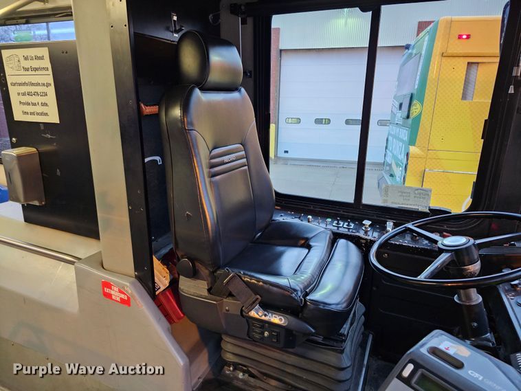 image for item DO4211 2006 Gillig G29B102N4  transit bus