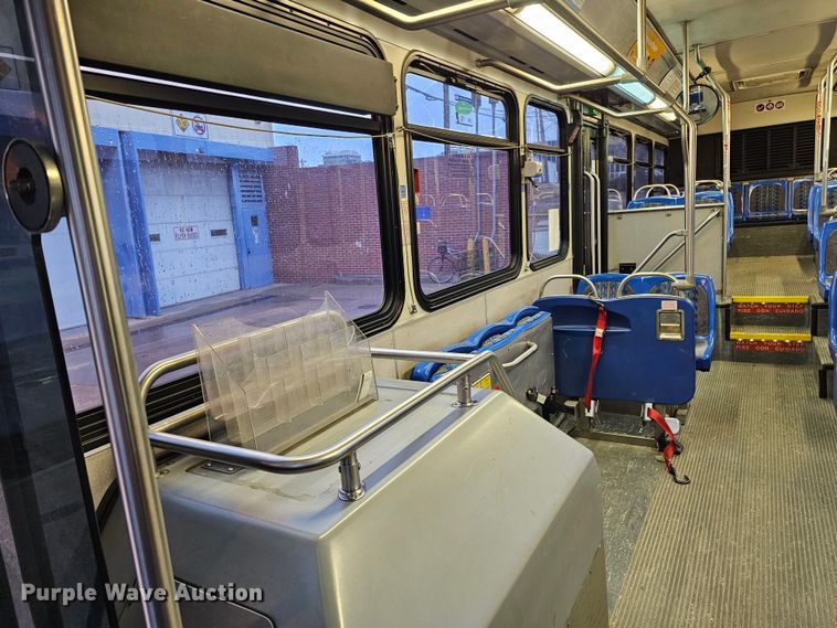 image for item DO4211 2006 Gillig G29B102N4  transit bus