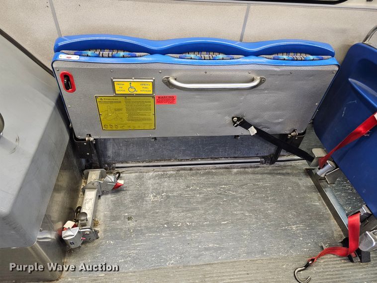 image for item DO4211 2006 Gillig G29B102N4  transit bus