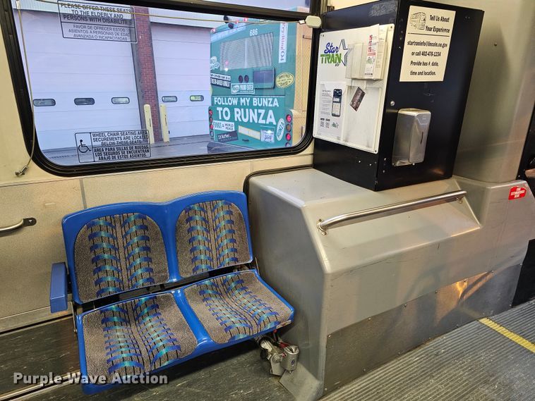 image for item DO4211 2006 Gillig G29B102N4  transit bus