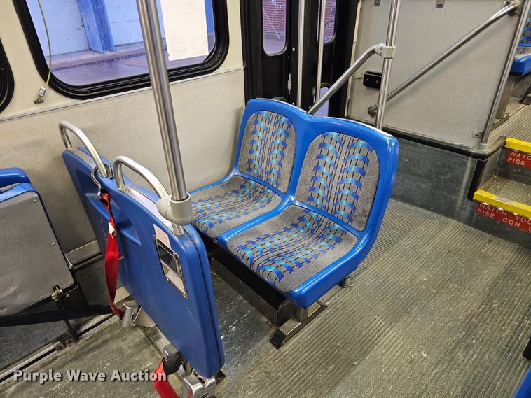 image for item DO4211 2006 Gillig G29B102N4  transit bus