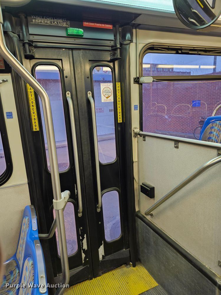 image for item DO4211 2006 Gillig G29B102N4  transit bus