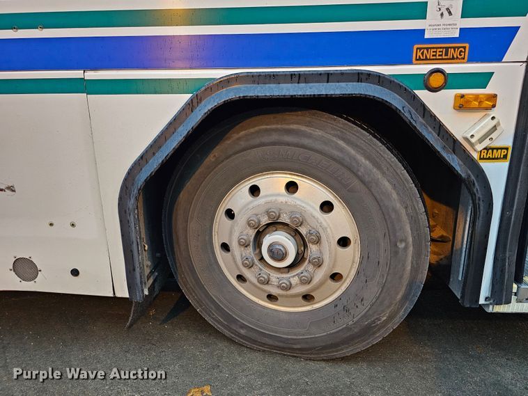 image for item DO4211 2006 Gillig G29B102N4  transit bus