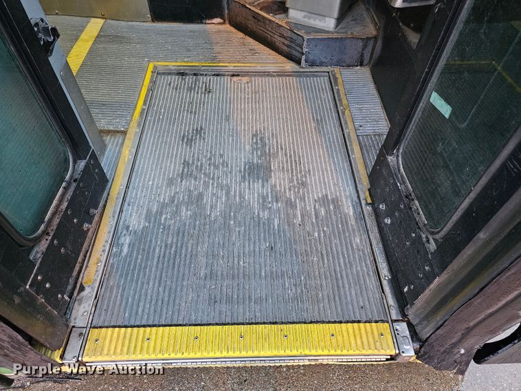 image for item DO4212 2006 Gillig G29B102N4  transit bus