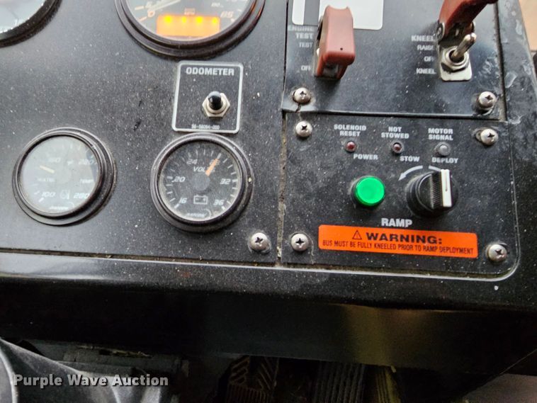 image for item DO4212 2006 Gillig G29B102N4  transit bus