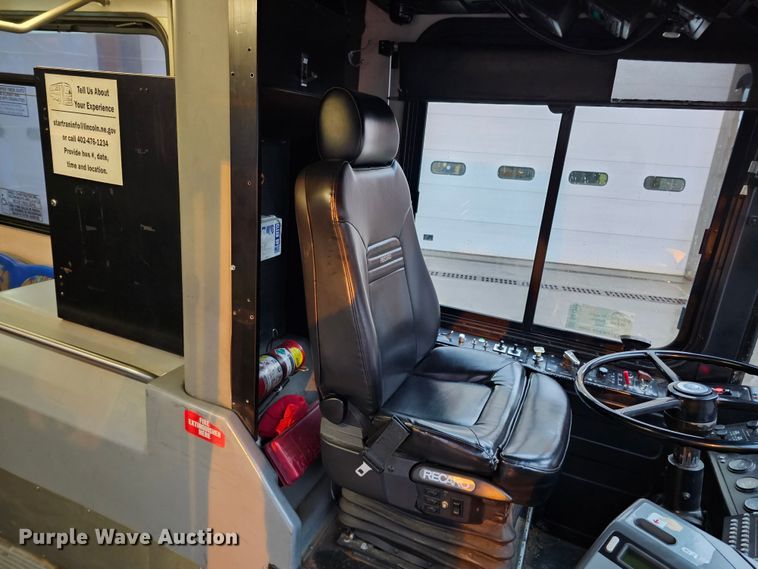 image for item DO4212 2006 Gillig G29B102N4  transit bus