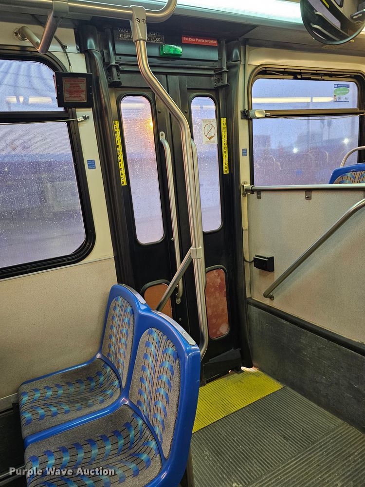 image for item DO4212 2006 Gillig G29B102N4  transit bus