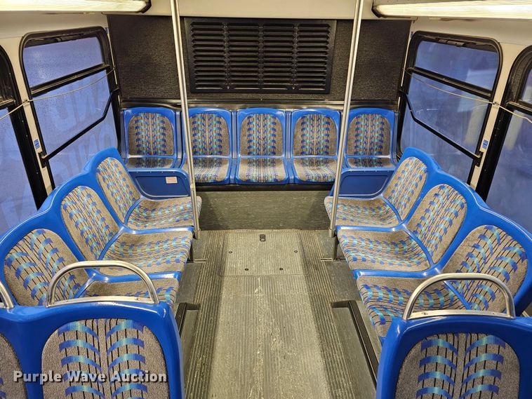 image for item DO4212 2006 Gillig G29B102N4  transit bus