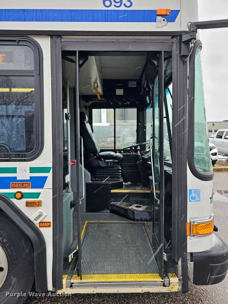 image for item DO4216 2006 Gillig G29B102N4  transit bus