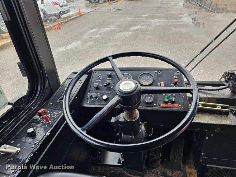 image for item DO4216 2006 Gillig G29B102N4  transit bus