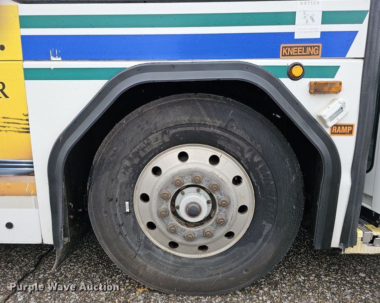 image for item DO4216 2006 Gillig G29B102N4  transit bus