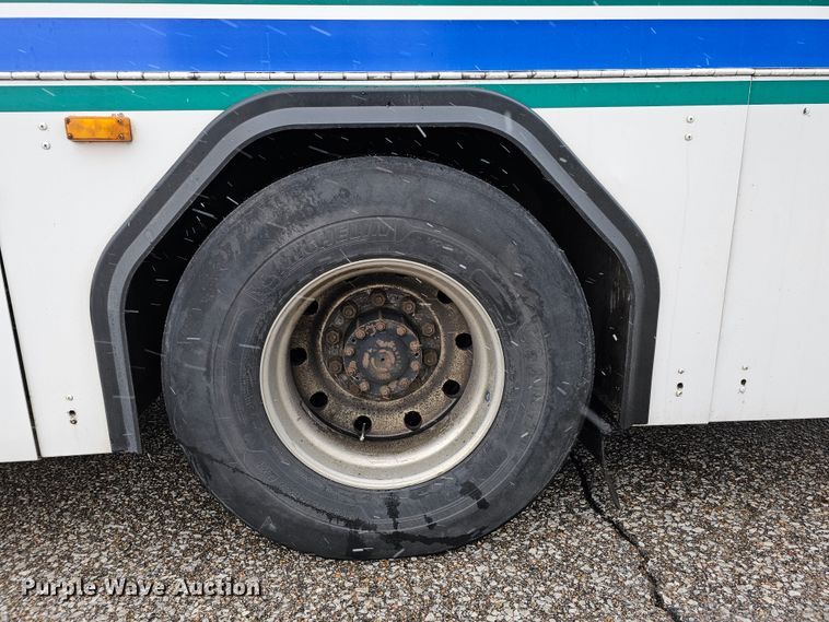 image for item DO4216 2006 Gillig G29B102N4  transit bus