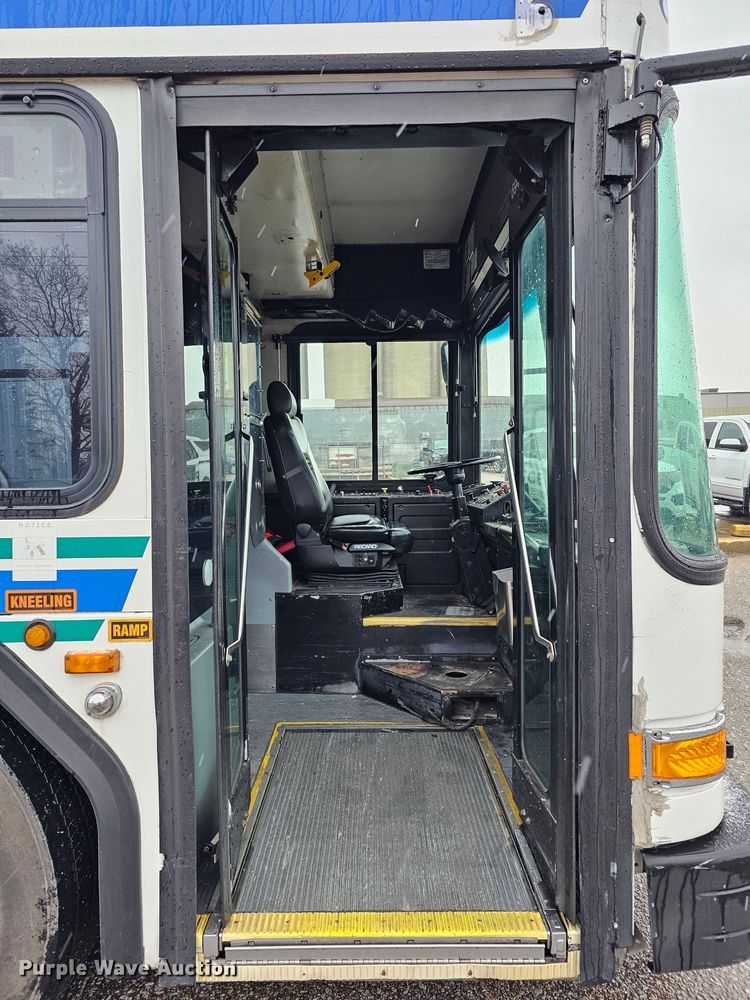 image for item DO4217 2006 Gillig G29B102N4  transit bus