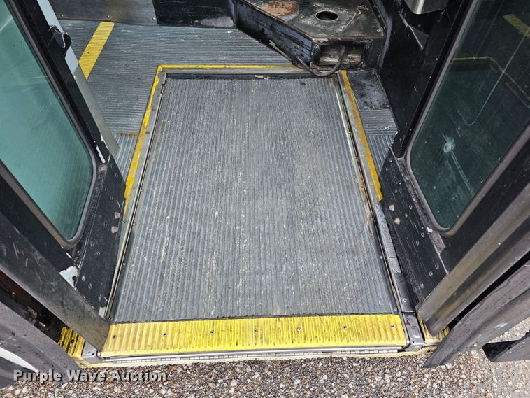 image for item DO4217 2006 Gillig G29B102N4  transit bus