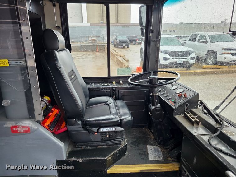 image for item DO4217 2006 Gillig G29B102N4  transit bus