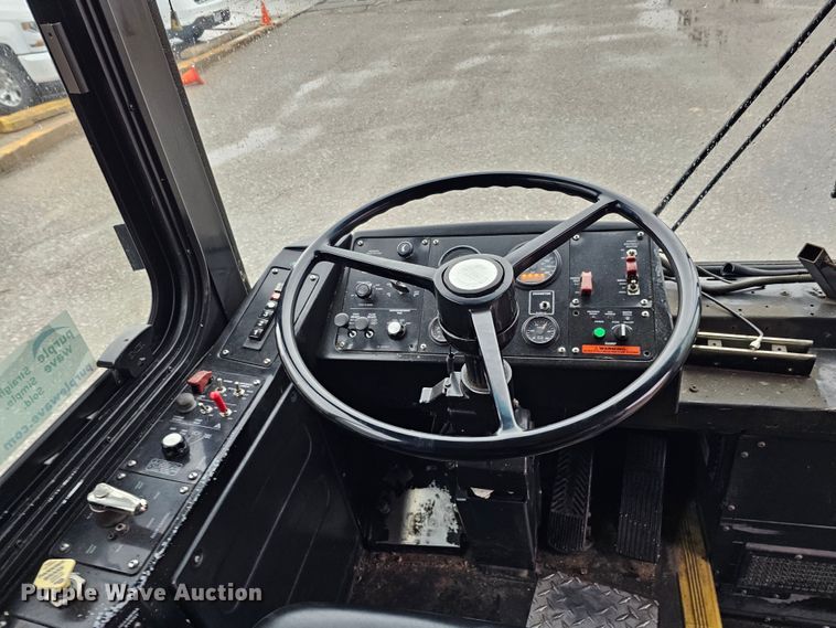 image for item DO4217 2006 Gillig G29B102N4  transit bus