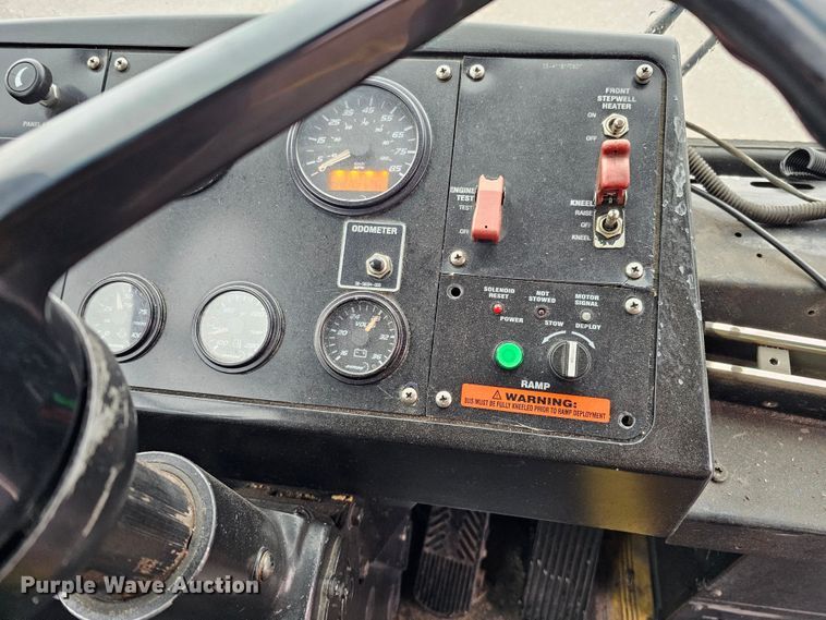 image for item DO4217 2006 Gillig G29B102N4  transit bus