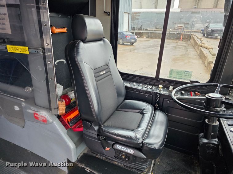 image for item DO4217 2006 Gillig G29B102N4  transit bus