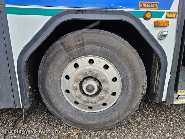 image for item DO4217 2006 Gillig G29B102N4  transit bus