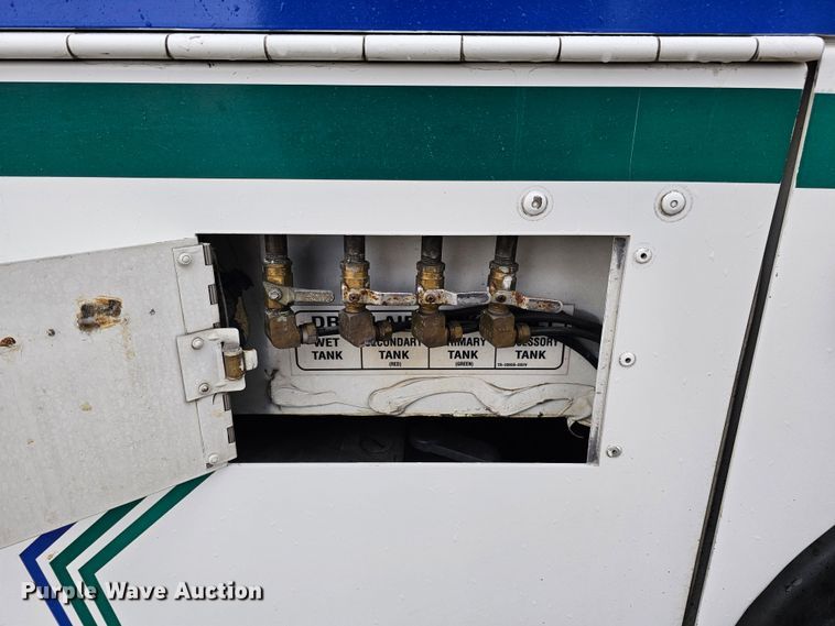 image for item DO4218 2006 Gillig G29B102N4  transit bus