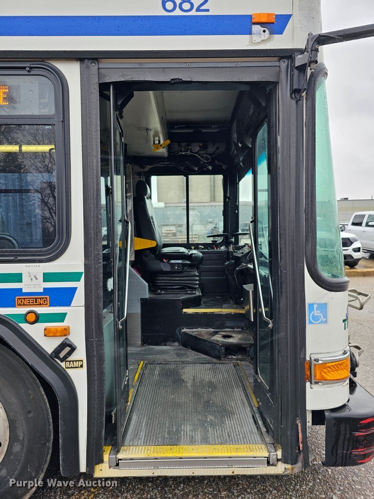 image for item DO4218 2006 Gillig G29B102N4  transit bus