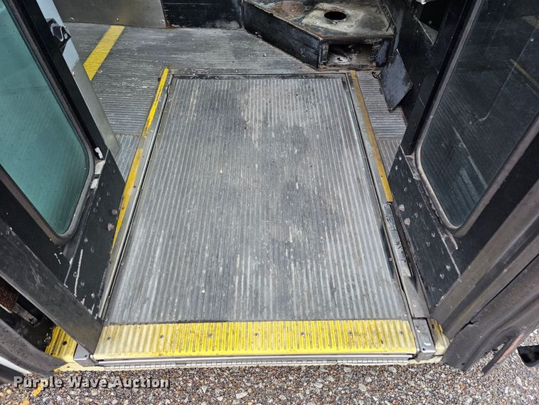 image for item DO4218 2006 Gillig G29B102N4  transit bus