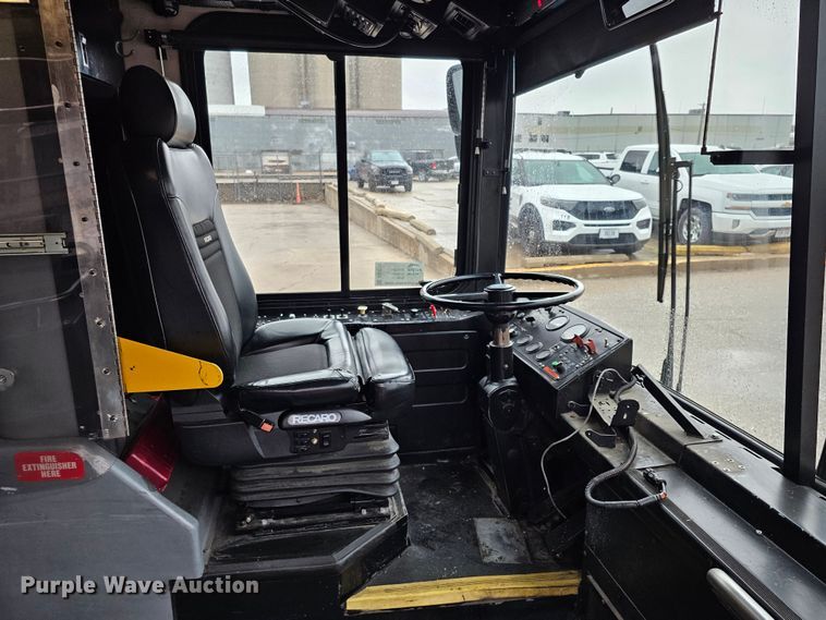 image for item DO4218 2006 Gillig G29B102N4  transit bus