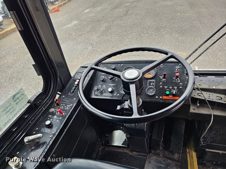 image for item DO4218 2006 Gillig G29B102N4  transit bus