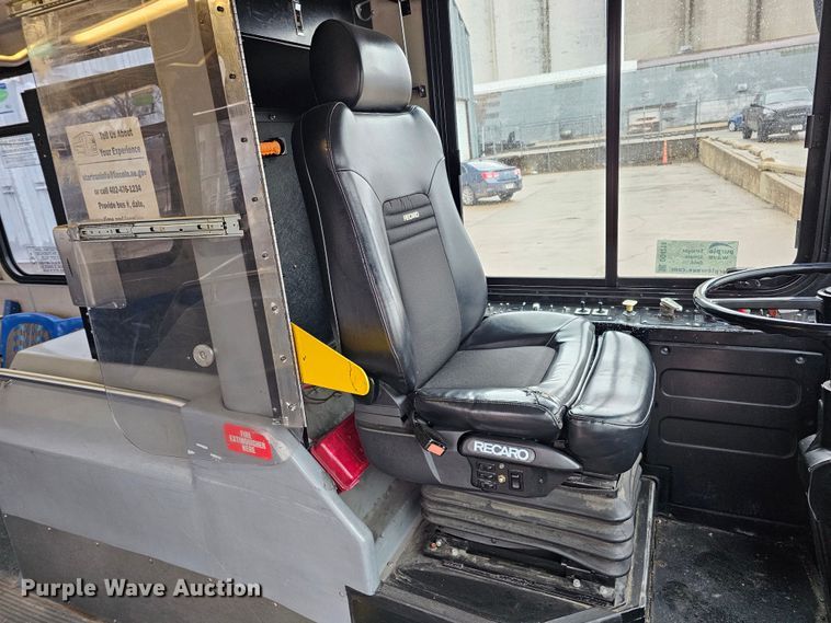 image for item DO4218 2006 Gillig G29B102N4  transit bus