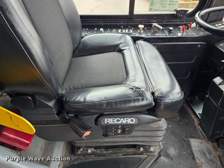 image for item DO4218 2006 Gillig G29B102N4  transit bus