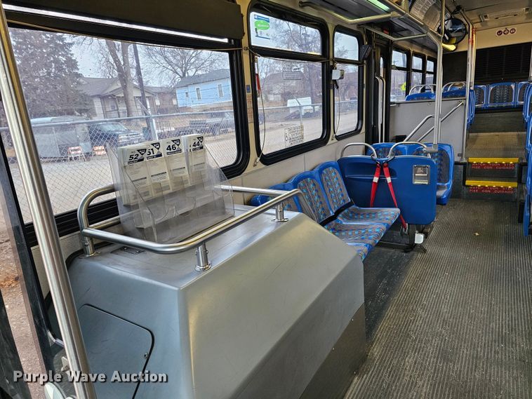 image for item DO4218 2006 Gillig G29B102N4  transit bus