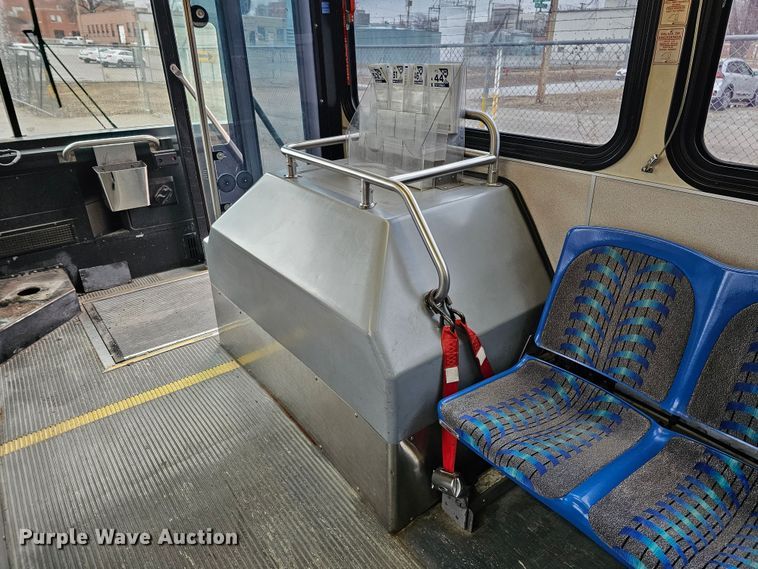 image for item DO4218 2006 Gillig G29B102N4  transit bus